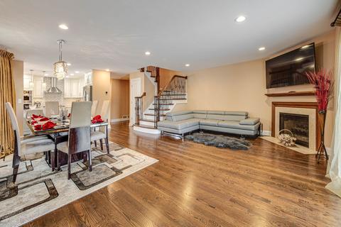 367 Goshawk Ln, Deerfield, IL 60015 photo 8