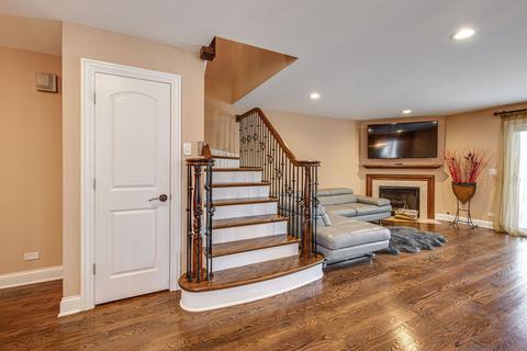 367 Goshawk Ln, Deerfield, IL 60015 photo 4
