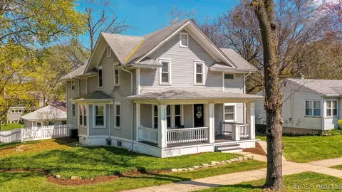 501 E Willow Ave, Wheaton, IL 60187 photo 1