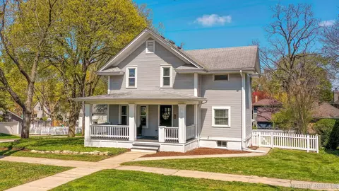 501 E Willow Ave, Wheaton, IL 60187 photo 2