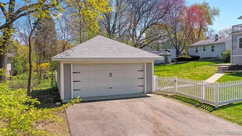 501 E Willow Ave, Wheaton, IL 60187 photo 37
