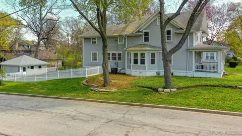501 E Willow Ave, Wheaton, IL 60187 photo 41