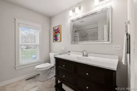 501 E Willow Ave, Wheaton, IL 60187 photo 33