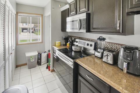 245 Plainview Dr, Bolingbrook, IL 60440 photo 9
