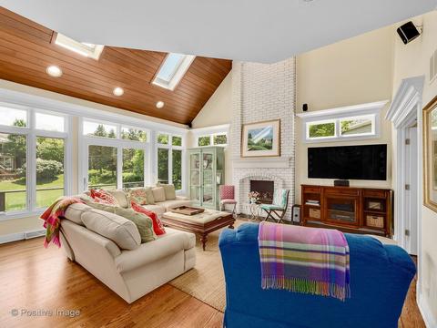 1510 Cadet Ct, Wheaton, IL 60189 photo 2