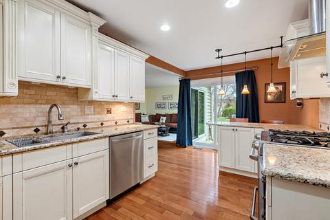 656 Claridge Cir, Hoffman Estates, IL 60169 photo 10