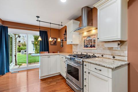 656 Claridge Cir, Hoffman Estates, IL 60169 photo 9