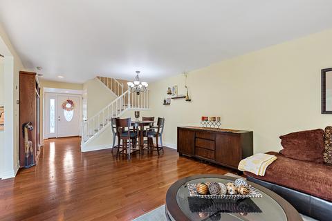 656 Claridge Cir, Hoffman Estates, IL 60169 photo 3