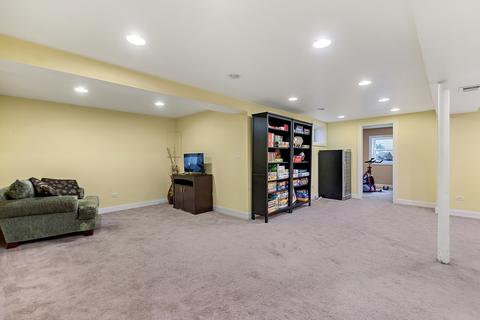 656 Claridge Cir, Hoffman Estates, IL 60169 photo 25