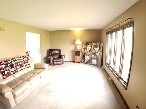 345 Meadow Ct, Willowbrook, IL 60527 photo 2