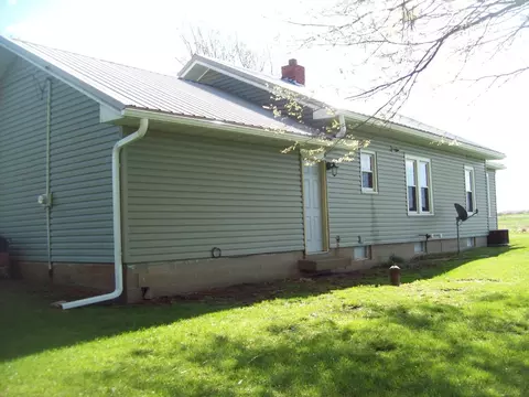 8908 Backbone Rd, Sheffield, IL 61361 photo 4