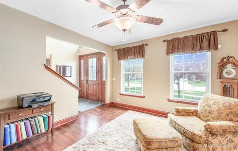 5270 Birch Bark Dr, Hoffman Estates, IL 60192 photo 10