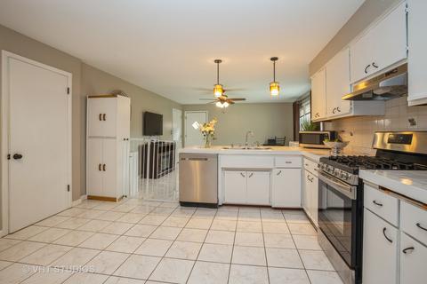 445 Dover Dr, Des Plaines, IL 60018 photo 7