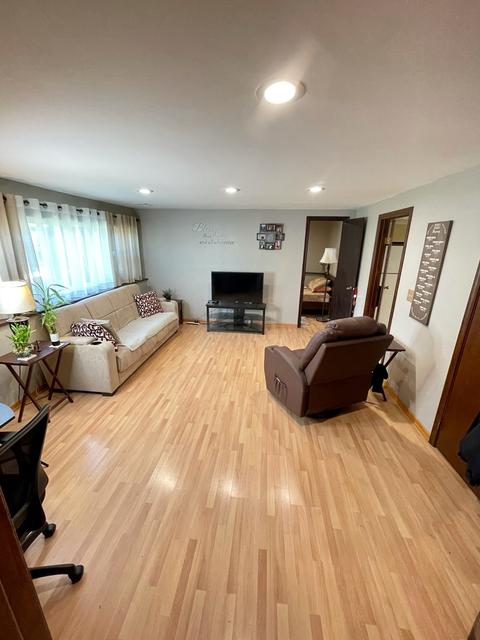 306 Bellaire Ave, Des Plaines, IL 60016 photo 8