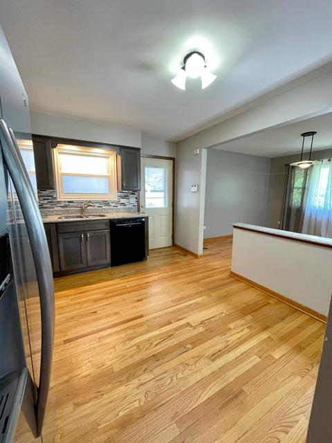 306 Bellaire Ave, Des Plaines, IL 60016 photo 2