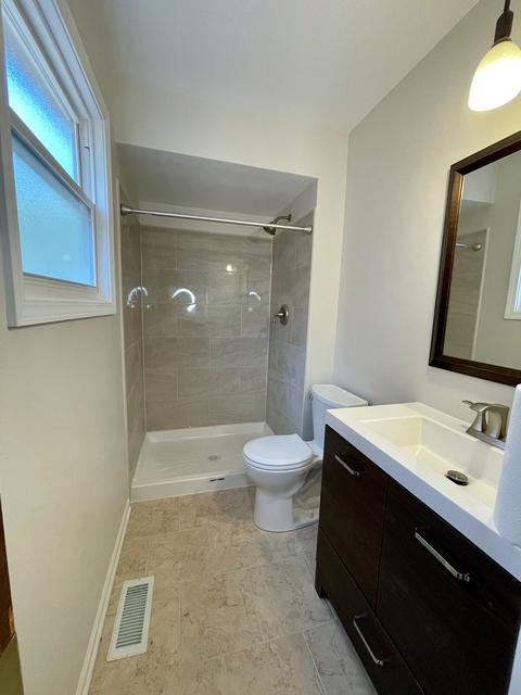 306 Bellaire Ave, Des Plaines, IL 60016 photo 13
