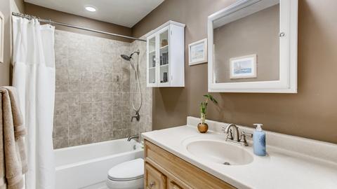 4960 Somerton Dr, Hoffman Estates, IL 60010 photo 12