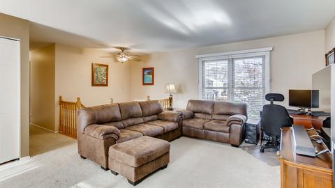 4960 Somerton Dr, Hoffman Estates, IL 60010 photo 2