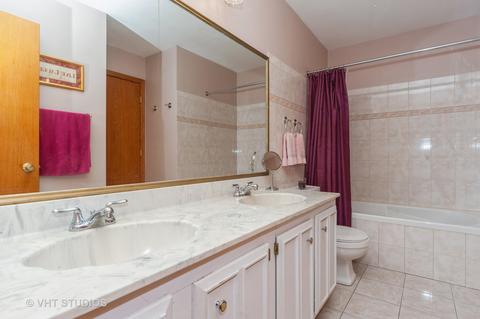 315 Hamstead Ct, Roselle, IL 60172 photo 13