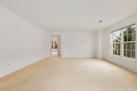 690 Mill Cir #204, Wheeling, IL 60090 photo 4