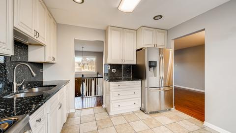 4400 Bayside Cir, Hoffman Estates, IL 60192 photo 10
