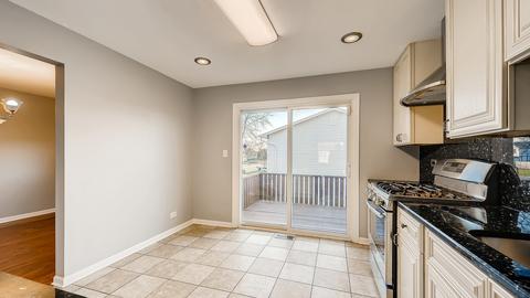4400 Bayside Cir, Hoffman Estates, IL 60192 photo 11