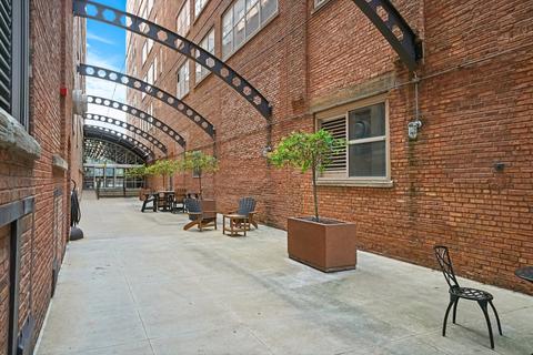 500 S Clinton St #302, Chicago, IL 60607 photo 3