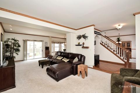 810 Old Oak Cir, Algonquin, IL 60102 photo 2
