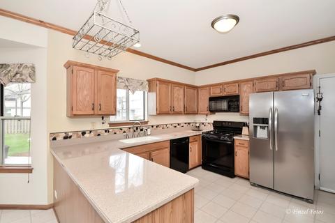 810 Old Oak Cir, Algonquin, IL 60102 photo 7
