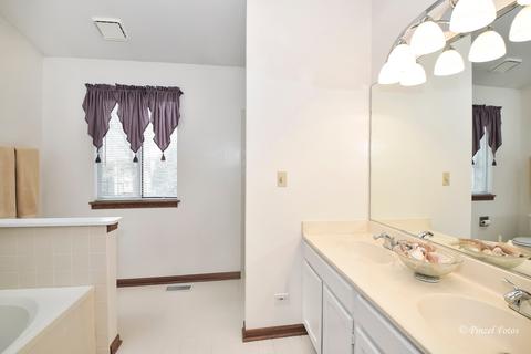 810 Old Oak Cir, Algonquin, IL 60102 photo 13