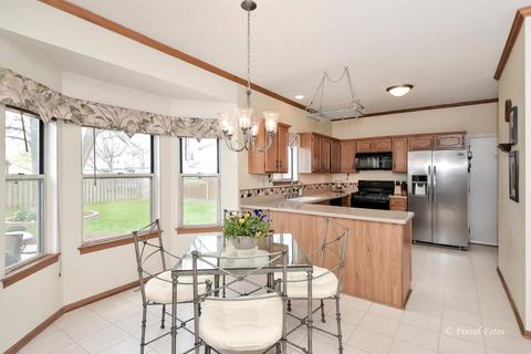 810 Old Oak Cir, Algonquin, IL 60102 photo 9