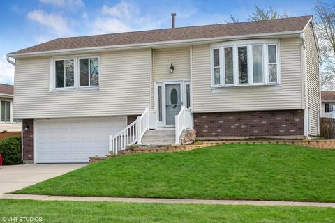 765 Hunter Dr, Roselle, IL 60172 photo 1