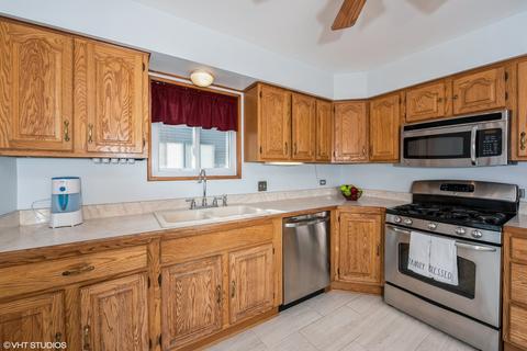 765 Hunter Dr, Roselle, IL 60172 photo 5