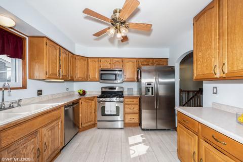 765 Hunter Dr, Roselle, IL 60172 photo 4