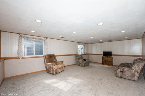 765 Hunter Dr, Roselle, IL 60172 photo 10