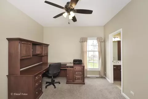 9 N240 Tamara Dr, Elgin, IL 60124 photo 11