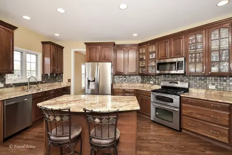 9 N240 Tamara Dr, Elgin, IL 60124 photo 6