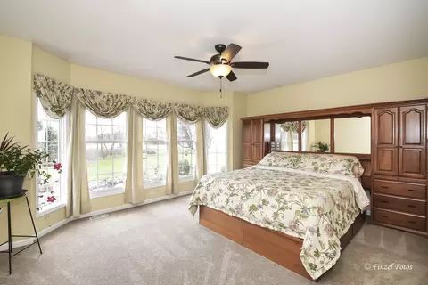 9 N240 Tamara Dr, Elgin, IL 60124 photo 8