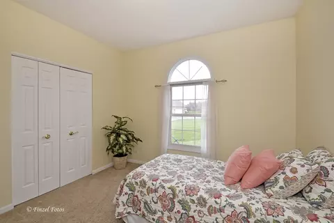9 N240 Tamara Dr, Elgin, IL 60124 photo 10