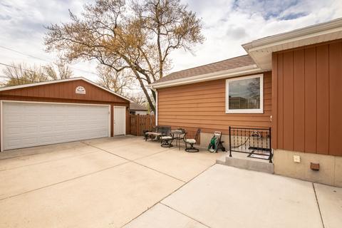 2079 Chase Ave, Des Plaines, IL 60018 photo 3