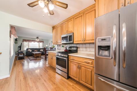 2079 Chase Ave, Des Plaines, IL 60018 photo 9