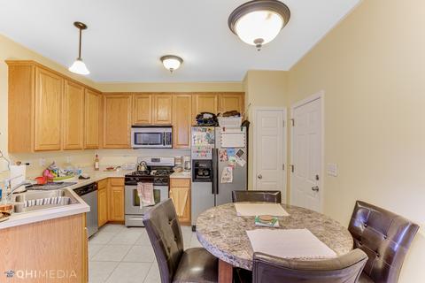211 Hidden Pond Cir, Aurora, IL 60504 photo 5