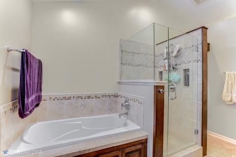 211 Hidden Pond Cir, Aurora, IL 60504 photo 13