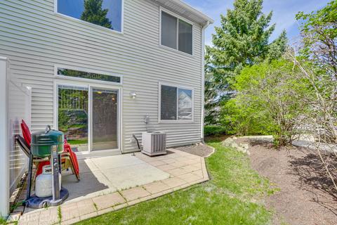 211 Hidden Pond Cir, Aurora, IL 60504 photo 3