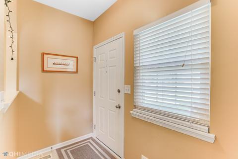211 Hidden Pond Cir, Aurora, IL 60504 photo 4
