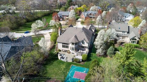 2102 Stonebridge Ct, Wheaton, IL 60189 photo 2