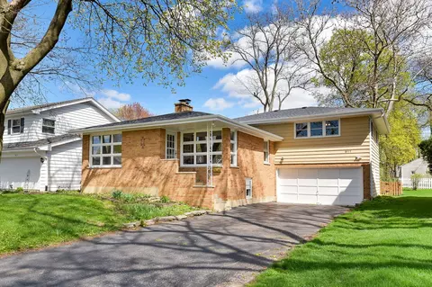 911 Eddy Ct, Wheaton, IL 60187 photo 1