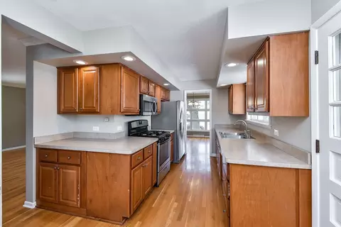 911 Eddy Ct, Wheaton, IL 60187 photo 6