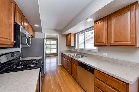 911 Eddy Ct, Wheaton, IL 60187 photo 7