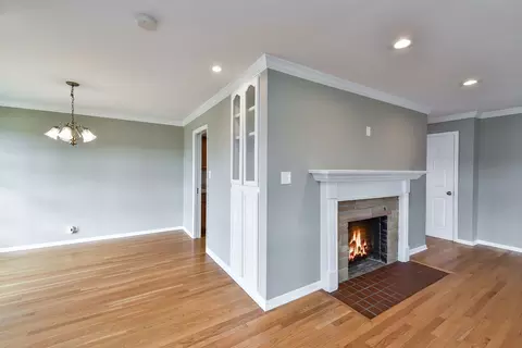911 Eddy Ct, Wheaton, IL 60187 photo 3
